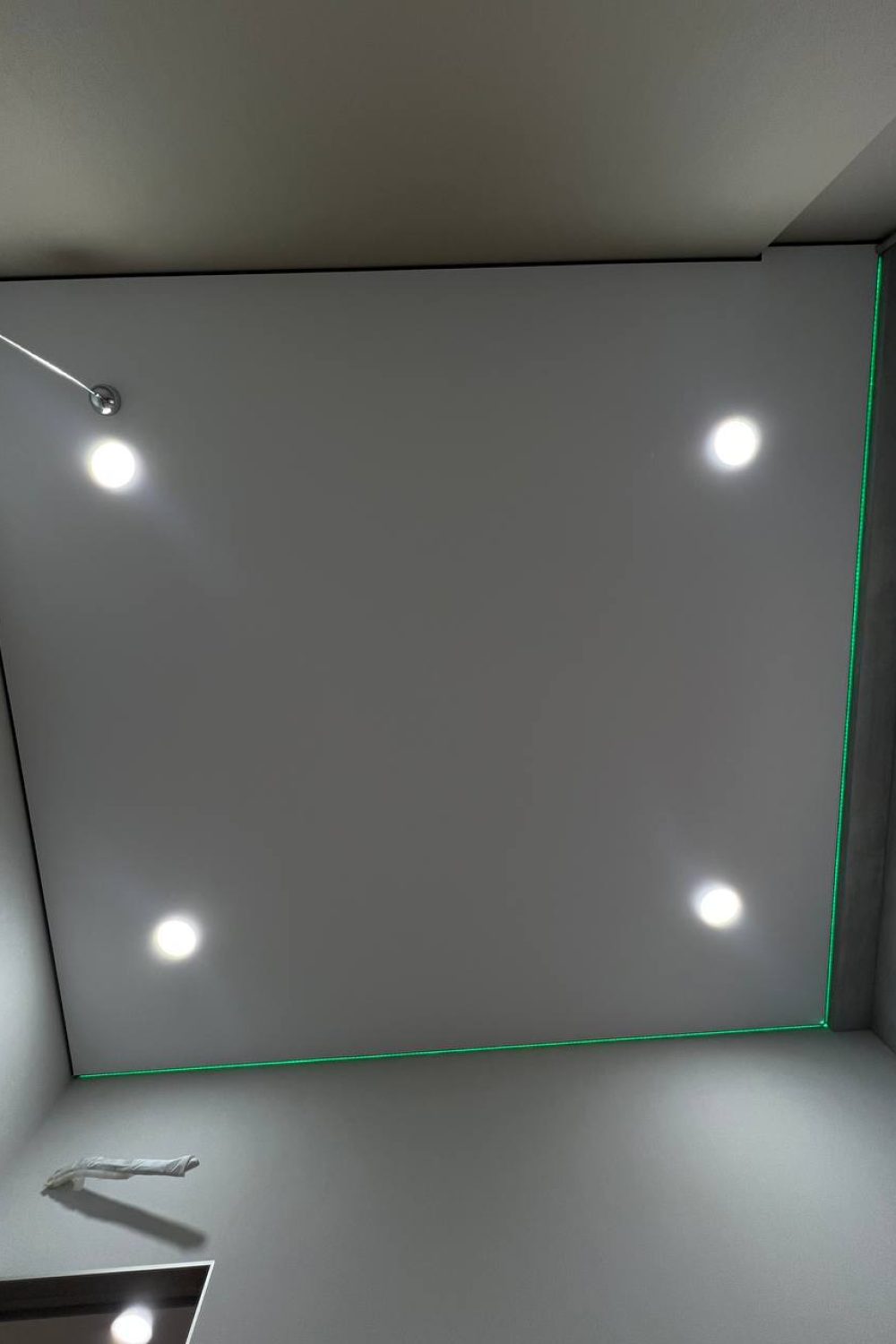 тіньова стеля з підсвітками Pull&Light